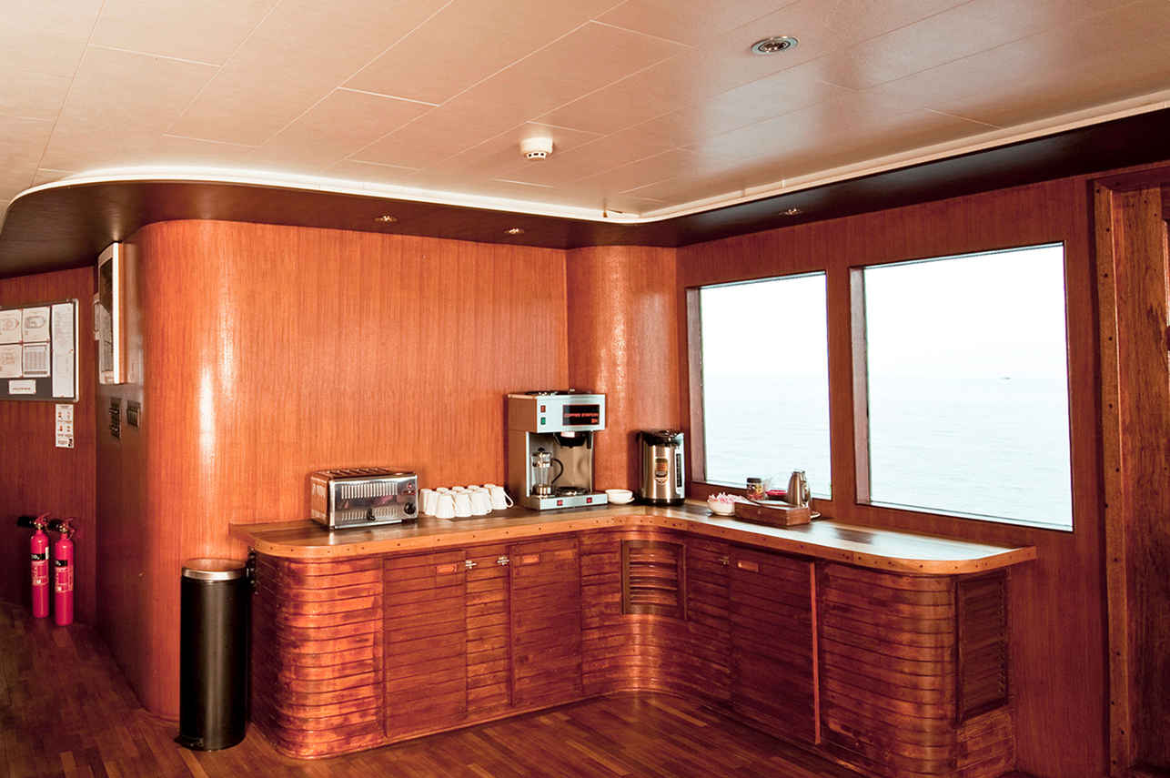Theia Liveaboard
