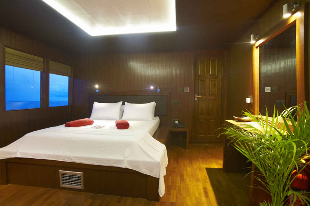Theia Liveaboard