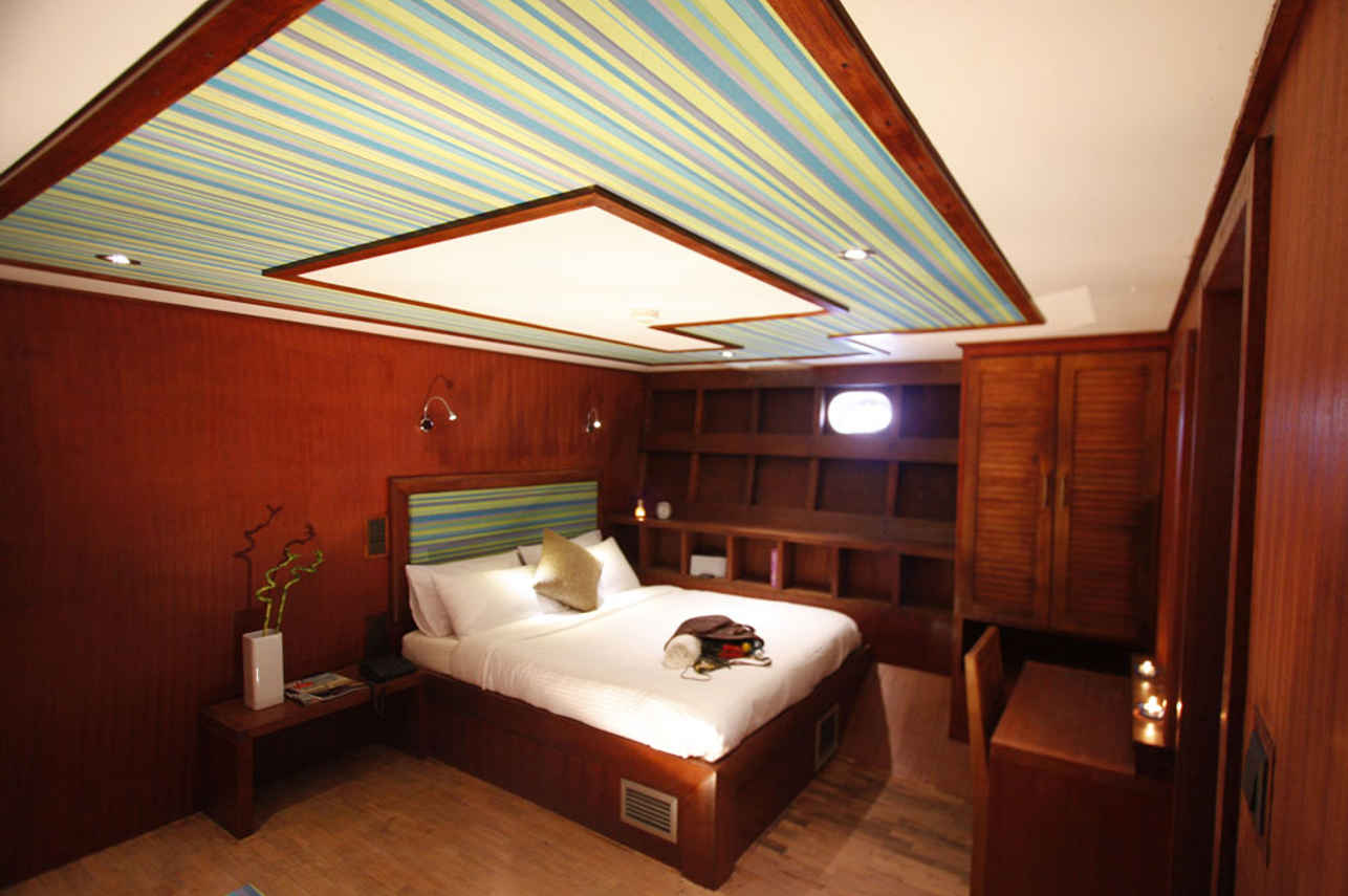 Theia Liveaboard