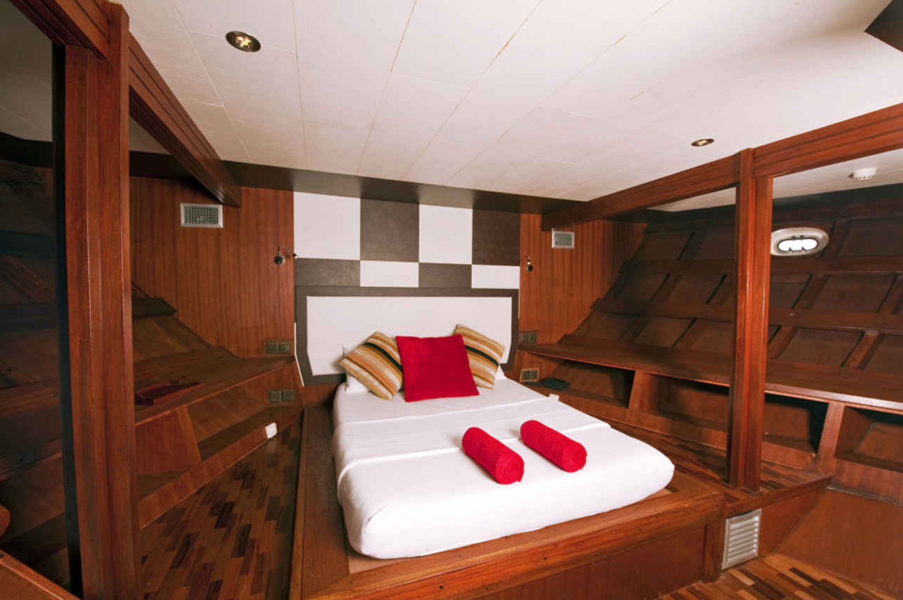 Theia Liveaboard