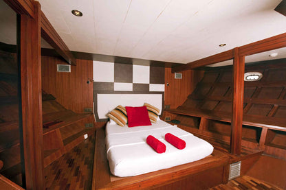 Theia Liveaboard
