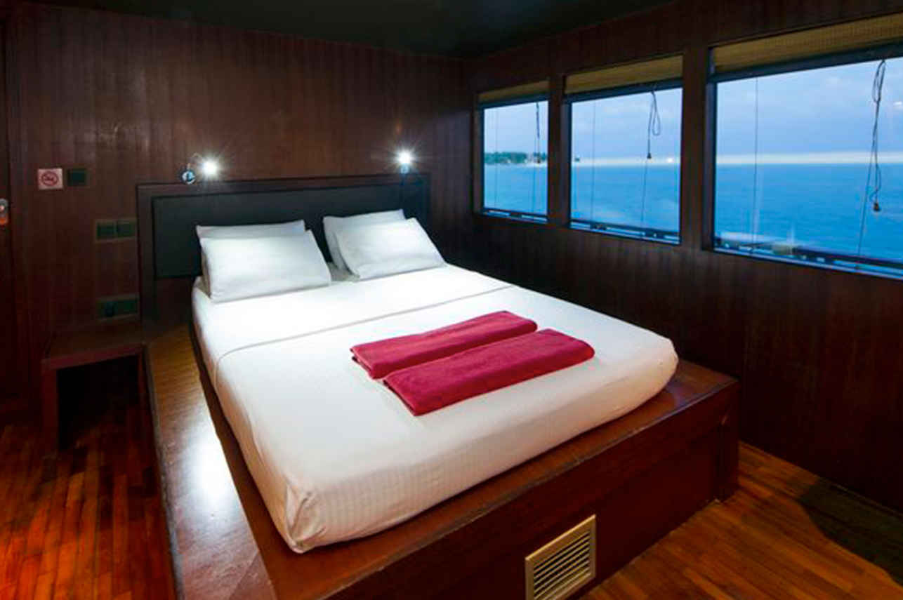 Theia Liveaboard