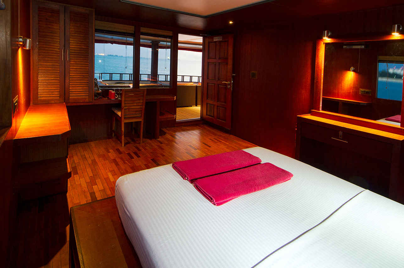 Theia Liveaboard
