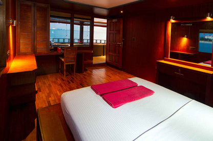 Theia Liveaboard