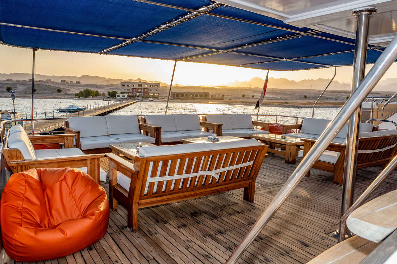Titan Liveaboard
