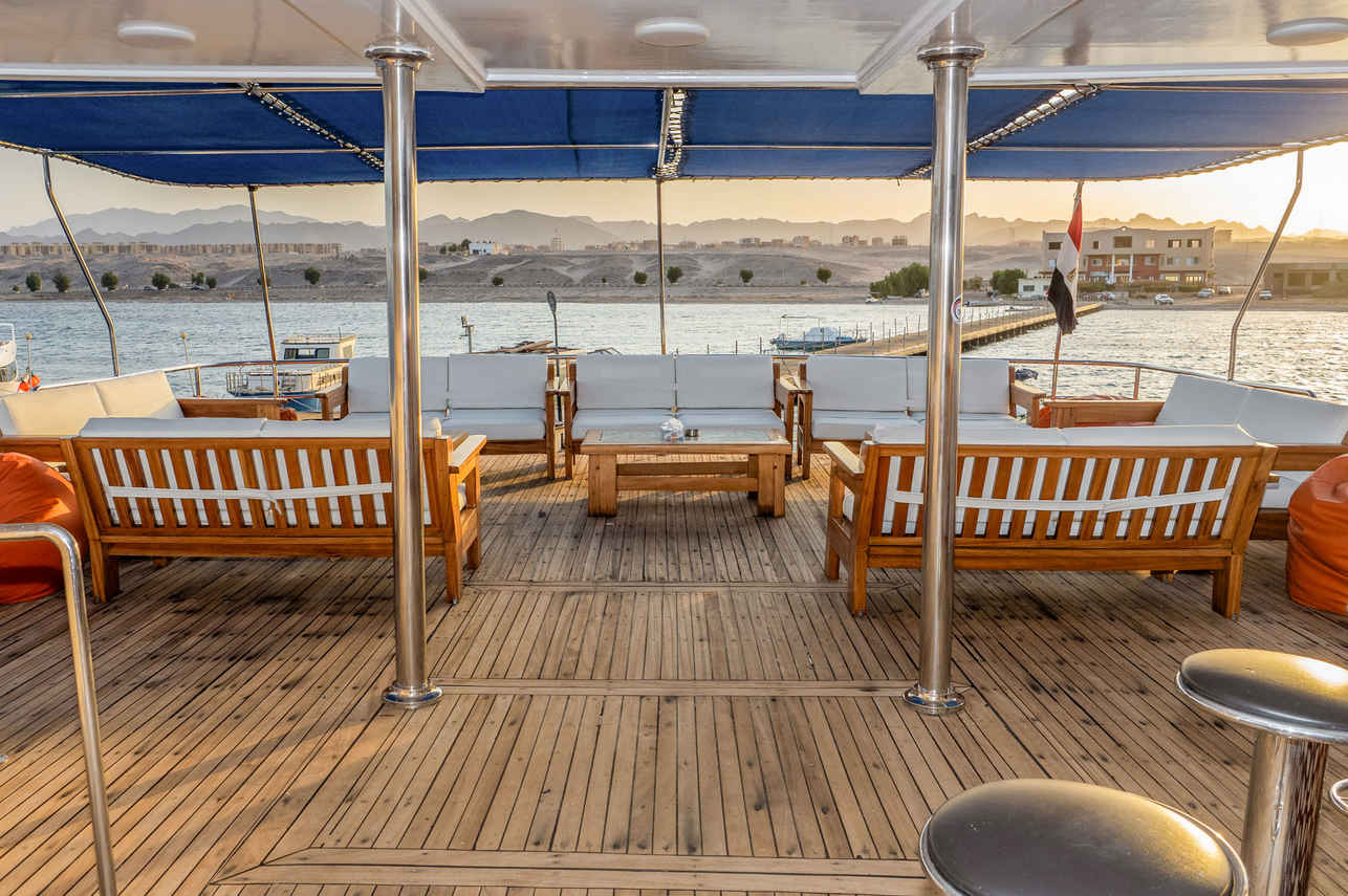 Titan Liveaboard