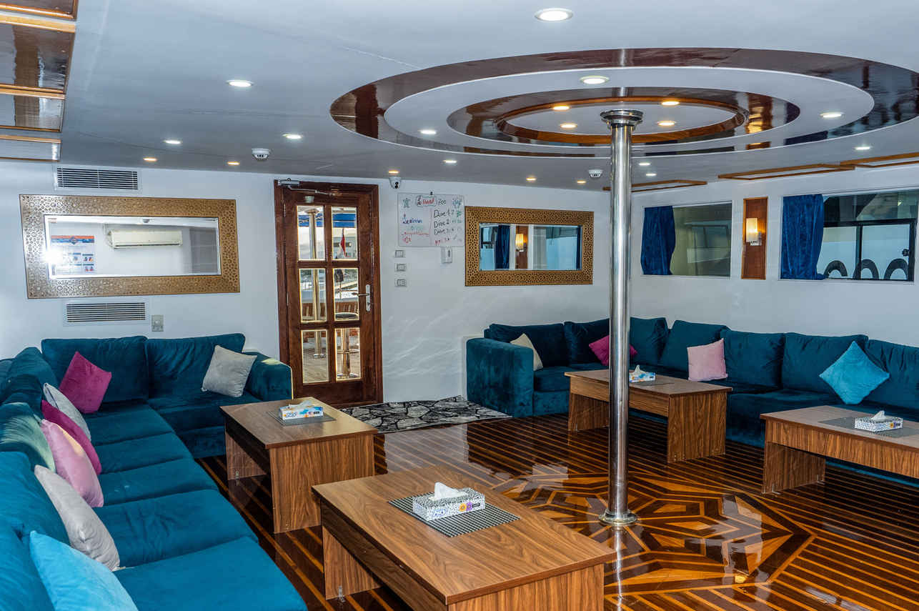 Titan Liveaboard