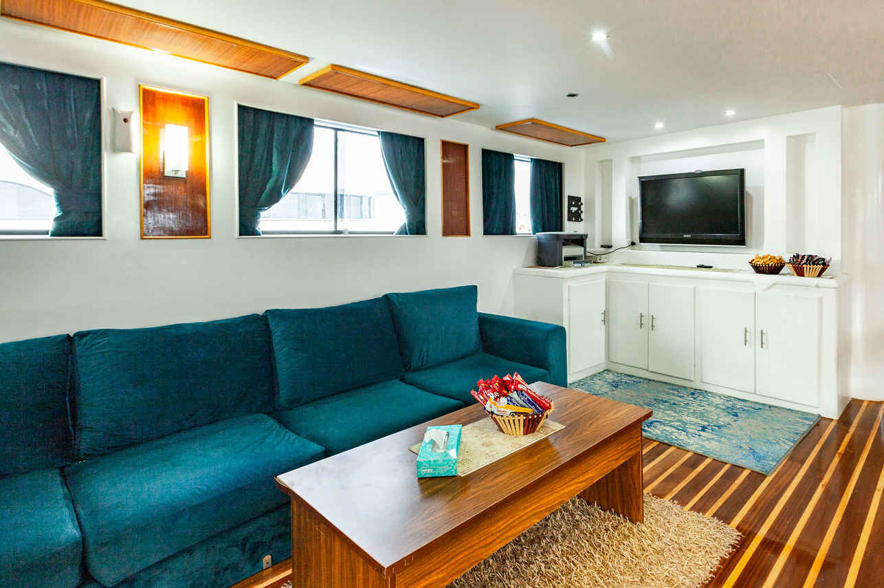 Titan Liveaboard
