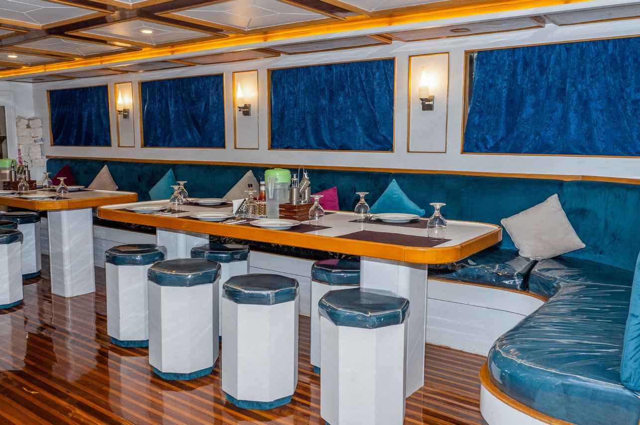 Titan Liveaboard