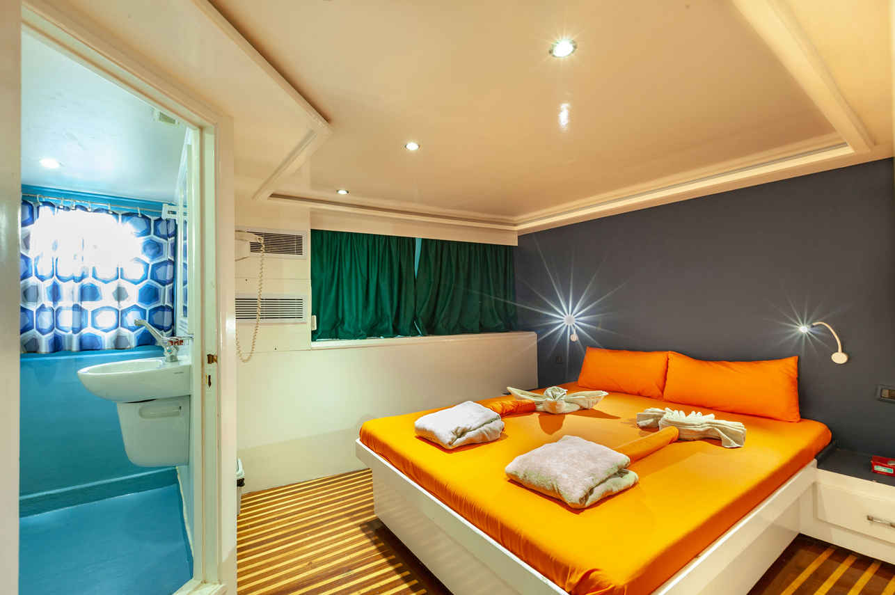 Titan Liveaboard