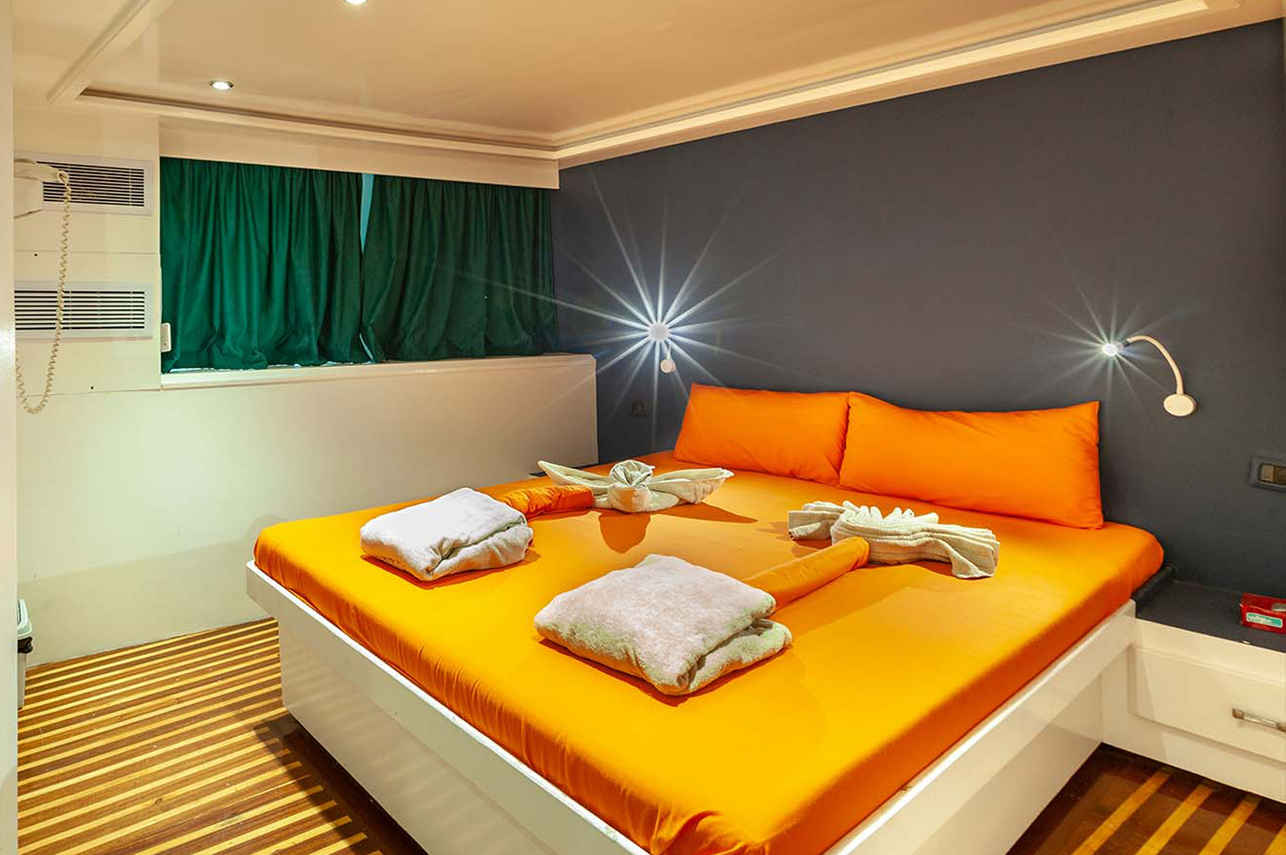 Titan Liveaboard