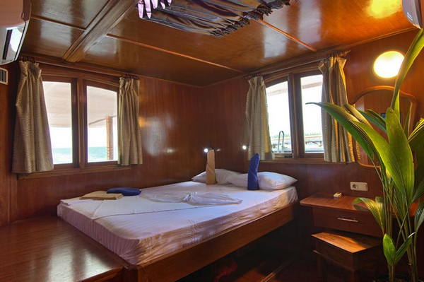 Features of Maldives Nautilus Two liveaboard cabin review