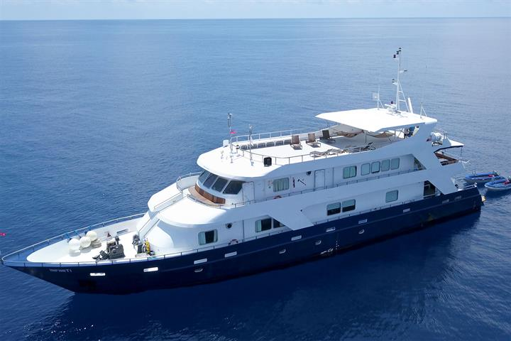 Philippines Liveaboards With Twin Cabins - Infiniti Liveaboard Philippines large