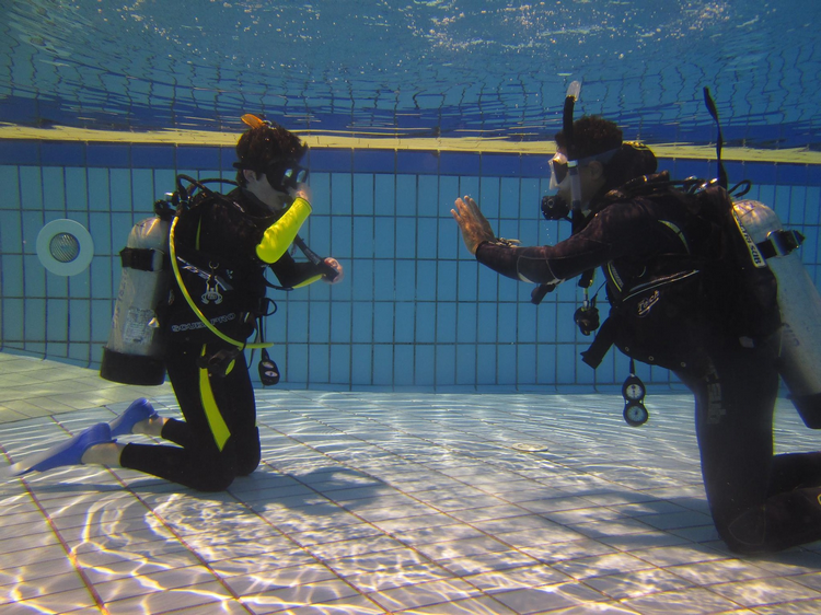 What age can a child learn to scuba dive