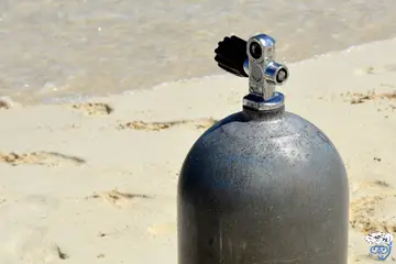 What are scuba tanks made out of (Steel vs aluminium scuba tanks)