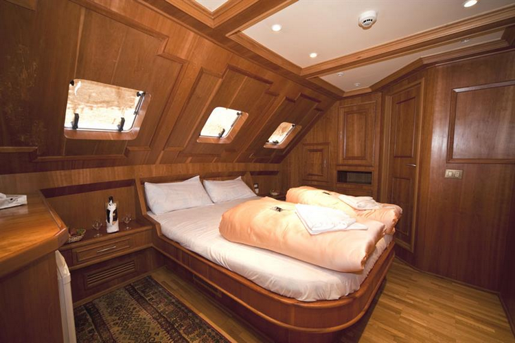 What are the pros and cons of the Seawolf Felo Liveaboard