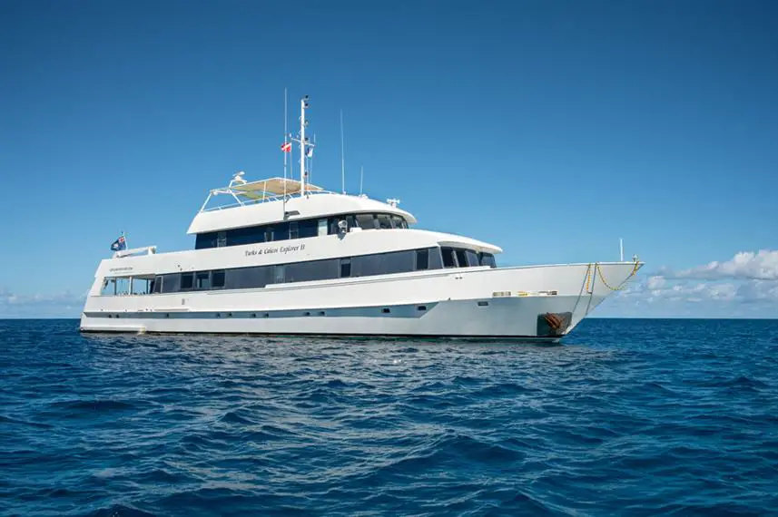 How much do you tip on a liveaboard